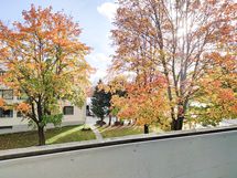 Kodin parvekkeelta aukeaa mukavat sisäpihan näkymät