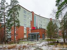 Taloyhtiön autopaikat ovat maanalaisessa luolassa, johon pääsee hissillä asunnon lähituntumasta.