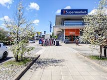 Vierestä löytyy kaikki keskustan palvelut ja isot ruokakaupat.