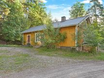 Piharakennukset-Gårdsbyggnader