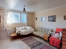 Yläkerran makuuhuone/olohuone