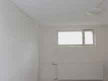 Alakerran huone 4