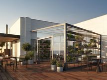 Taloyhtiön kattoterassilla viherhuone