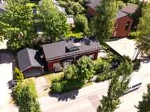 Kotinummentie 39 - A ja B asunnon yhteinen autokatos