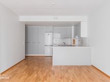 Olohuone-avokeittiö