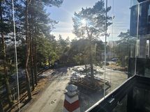 näkymä parvekkeelta kadulle päin