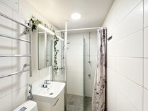 Kylpyhuone on saneerattu putkiremontin yhteydessä.