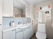 Pieni wc keittiön vieressä