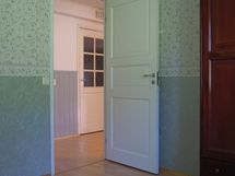 Makuuhuoneen upea kaappi kuuluu kauppaan