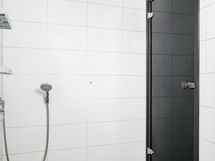 Rantasaunan suihku- ja wc tilat