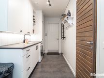 Hyvä kodinhoitohuone / Ett bra klädvårdsrum