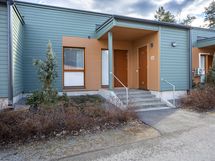 Asunnon sisäänkäynnin yhteydessä on varasto