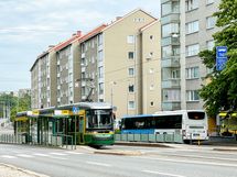 Loistavat kulkuyhteydet talon edestä