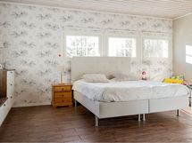 Alakerran makuuhuone