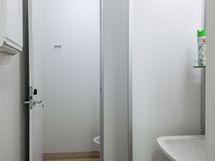 Erilliset naisten ja miesten wc