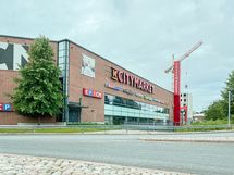 Keskustan palvelut ja kaupan kävelyetäisyydellä.