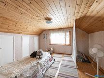 Yläkerran makuuhuone