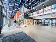 Kauppakeskus Entresseen on matkaa reilu kilometri.