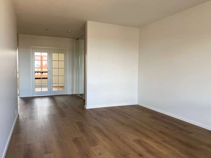 Kerrostalo, Oh+2mh+k+kph+vh+eteisaula+lasitettu parveke, 73 m², Kotkansaari – pohled 4
