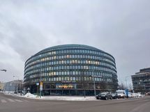 sisältä tai kupeesta. mm. 24h kauppa palvelee siellä.