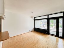 Asunnon ehdottomia valtteja ovat oma piha sekä viihtyisä terassiparveke.