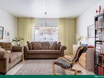 Yläkerran makuuhuone 2
