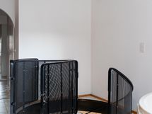 kierreportaan alakertaan (katutasossa)