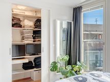 Myös vaatehuone löytyy