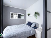 Makuuhuone olohuoneen sivussa