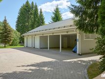 Poikkeuksellisen hyvät säilytystilat ajoneuvoille.