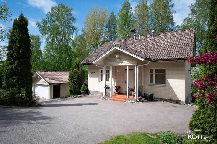 Omakotitalo, 5-6h+k+s+at, 153 m², Nöykkiö, Espoo