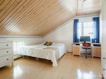 Yläkerran makuuhuone 2.
