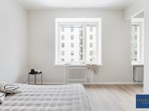 Huoneesta on käynti keittokomeroon.