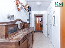 Tuulikaappi ja eteinen