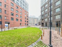 Sisäpiha on rauhaisa ja viihtyisä