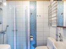 Kylpyhuone uusittu LVIS-remontin yhteydessä