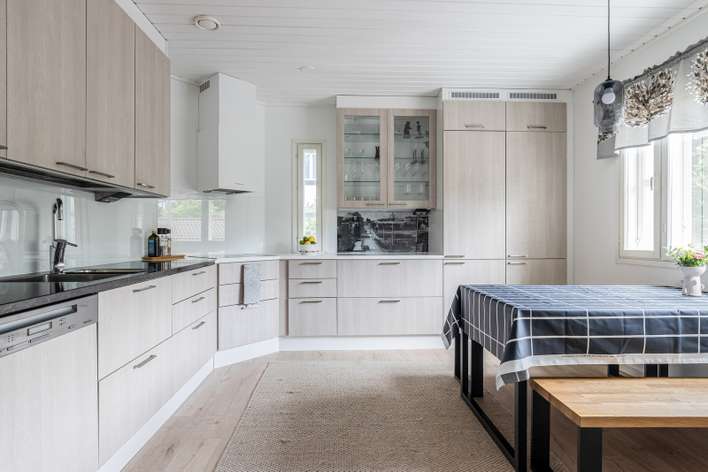 Omakotitalo, 3 h+aula+k+khh+kph+s+erill.wc, 108/136 m², Pirtti, Kuopio