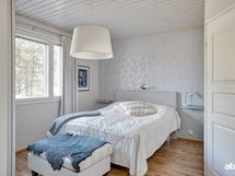 Makuuhuone 2, eli päämakuuhuone.