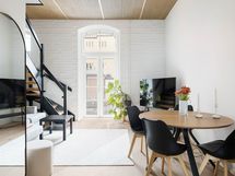 Avara ja super-korkea tila, olohuoneesta käynti parvekkeelle