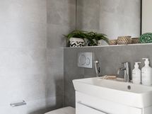 Yläkerran erillinen wc