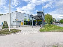 S-Market Kaivoksela ja lidl n. 950m päässä.