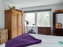 Makuuhuone / takkahuone alakerta