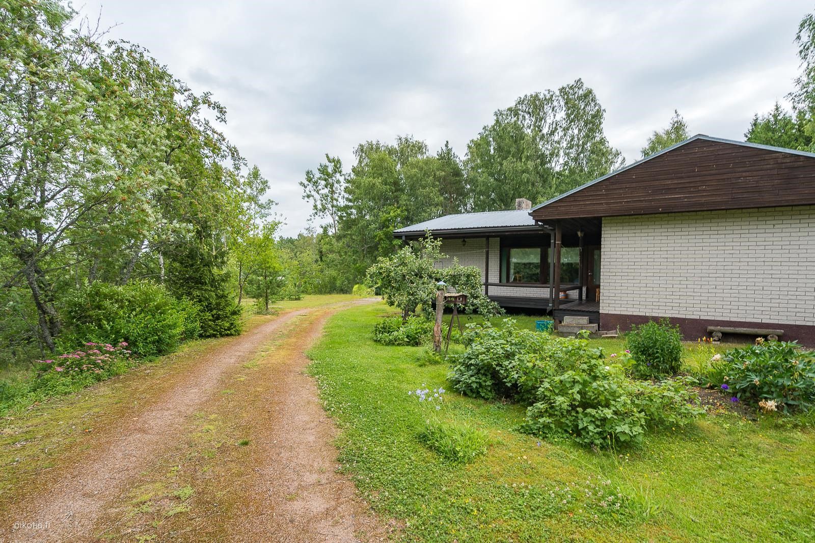 Omakotitalo, 4mh, oh, k, kph/sauna, erill.wc, vh, terassi, 128/141 m², Keskusta - More
