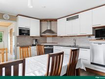 Keittiö on myös tämän kodin sydän.