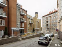 Sisäänkäynti Pormestarinrinteen kautta