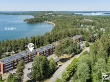 Talosta järvinäkymä