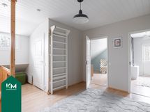 Yläaula on valoisa ja tilava