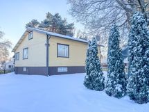 Pihaa löytyy ja autolle kaksi paikkaa lämmitystolpalla