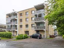 Julkisivua kadun puolelta