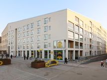 Näkymää Asematien puoleisesta sisäänkäynnistä.